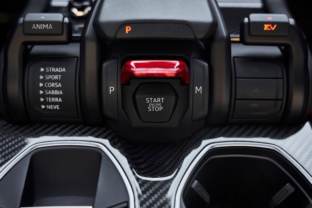 Used 2025 Lamborghini Urus S AWD/4WD image 67