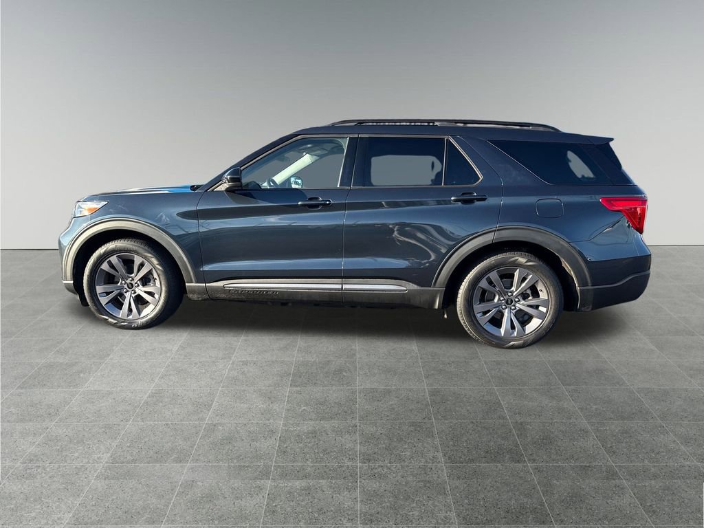 Used 2022 Ford Explorer XLT w/ Equipment Group 202A image 2