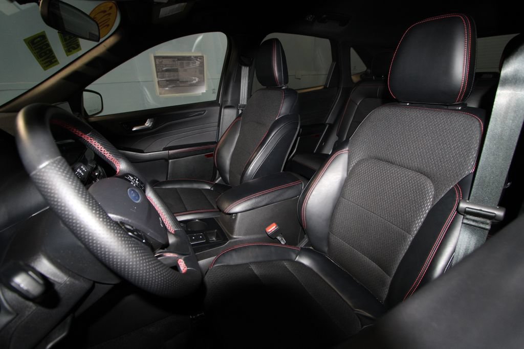 Used 2025 Ford Escape ST-Line Select w/ Tech Pack #1 AWD/4WD image 4