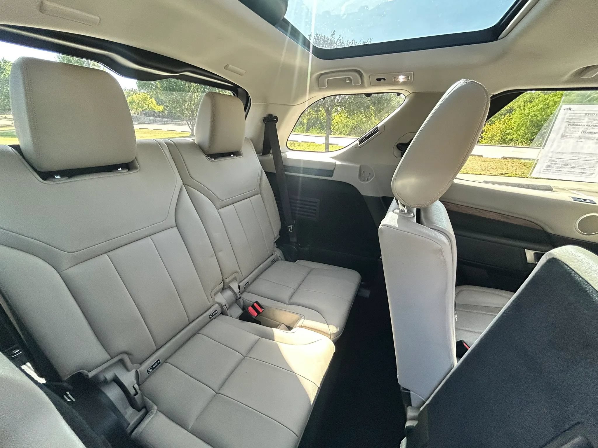 Used 2018 Land Rover Discovery HSE AWD/4WD image 14