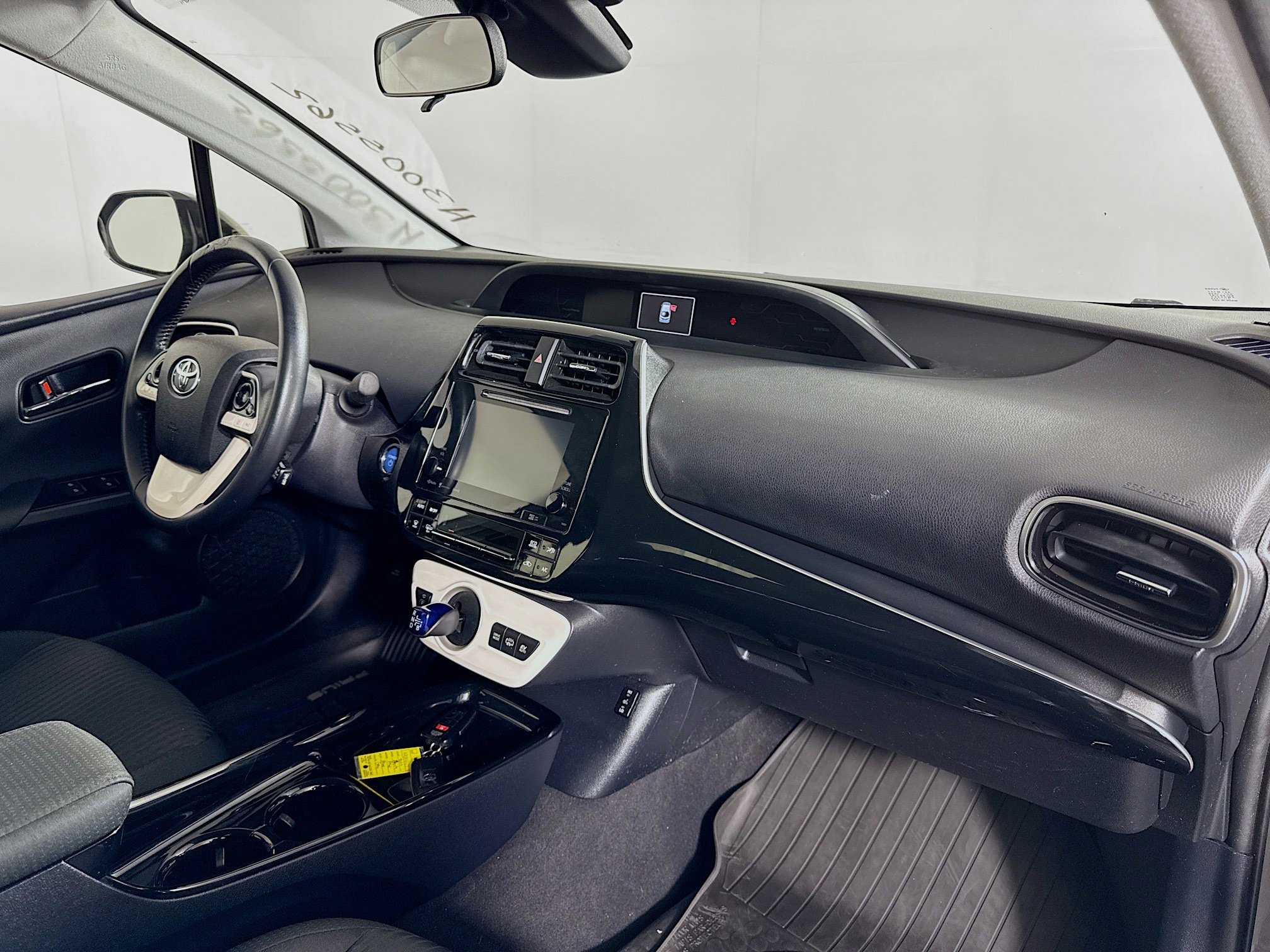 Certified 2017 Toyota Prius Prime Plus FWD image 27