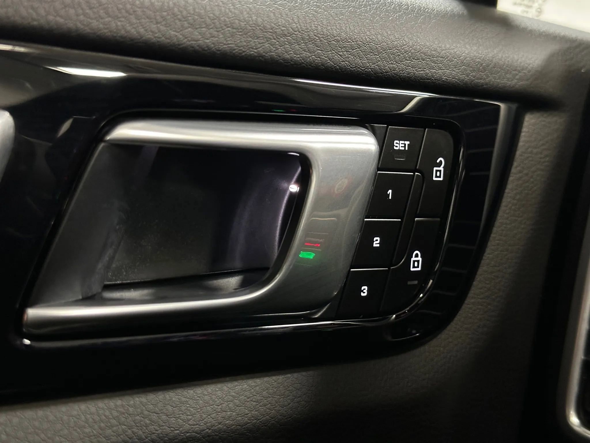 Used 2023 Porsche Cayenne image 34