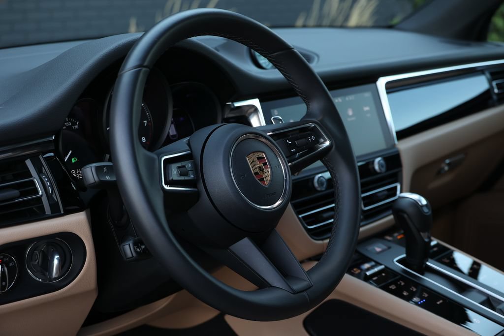 Certified 2026 Porsche Macan AWD/4WD image 32