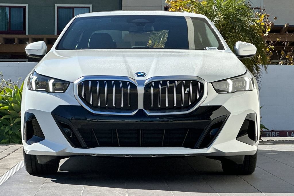 New 2026 BMW i5 eDrive40 w/ M Sport Package image 8