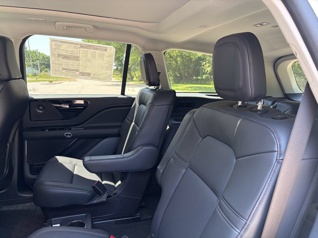 New 2026 Lincoln Aviator AWD image 17