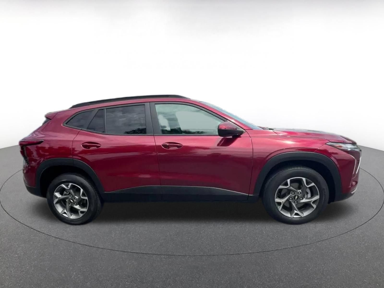 Used 2025 Chevrolet Trax LT w/ LT Convenience Package FWD image 15