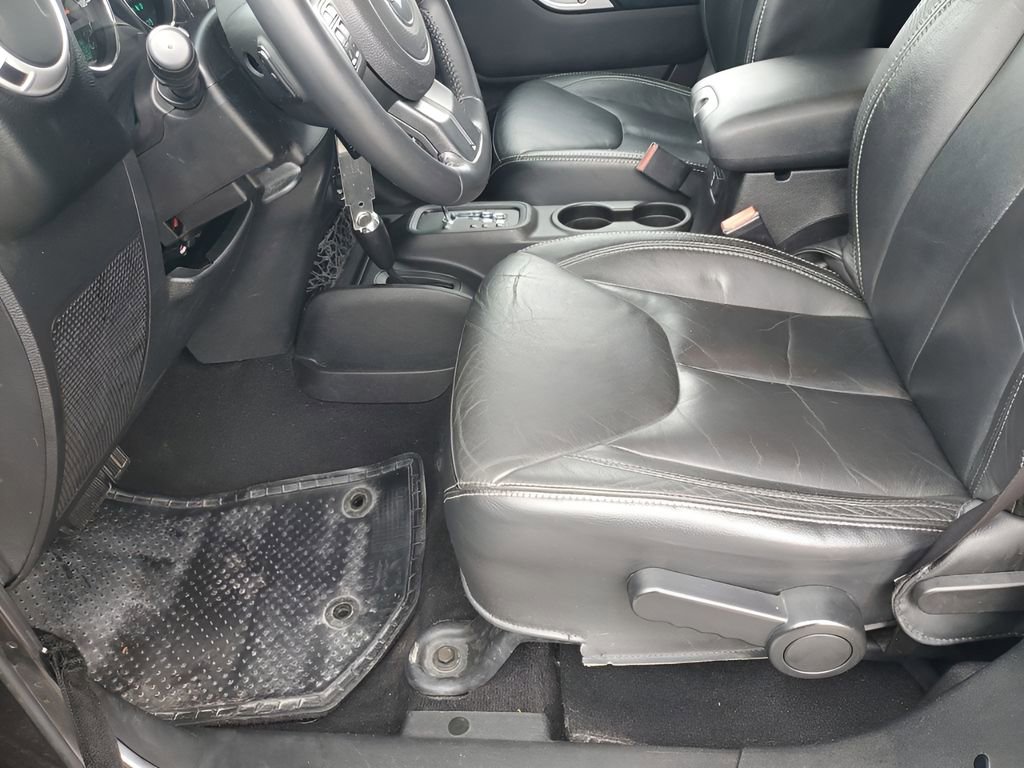 Used 2014 Jeep Wrangler Unlimited Sahara w/ Connectivity Group image 31