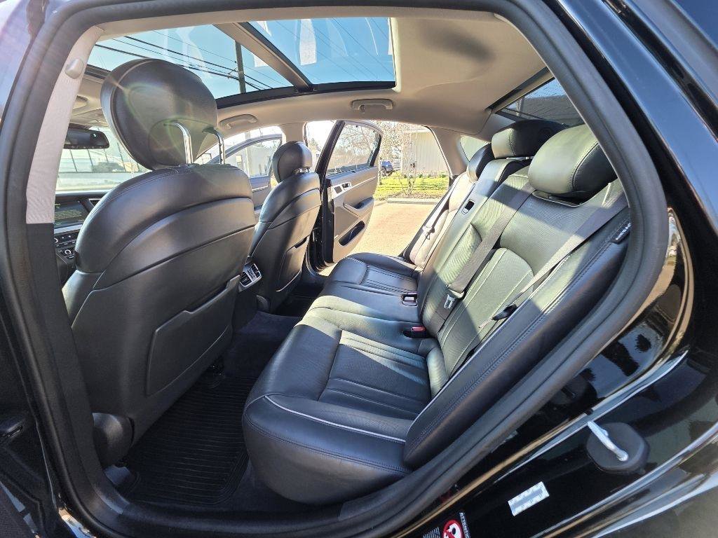 Used 2015 Hyundai Genesis 5.0 w/ Option Group 05 image 18
