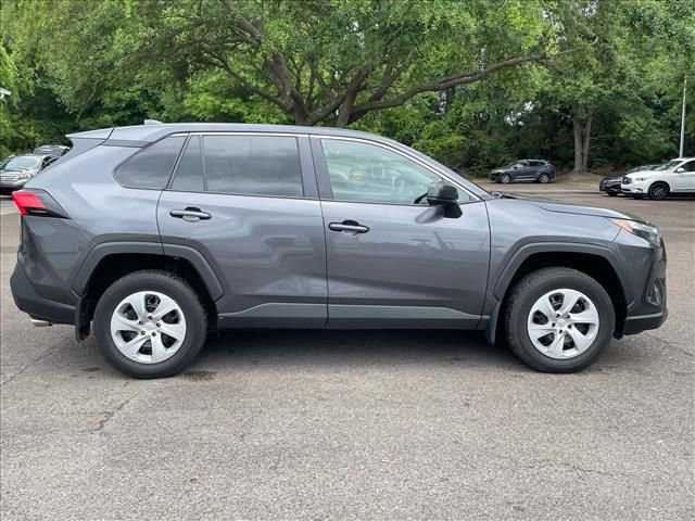 Used 2023 Toyota RAV4 LE AWD/4WD image 2