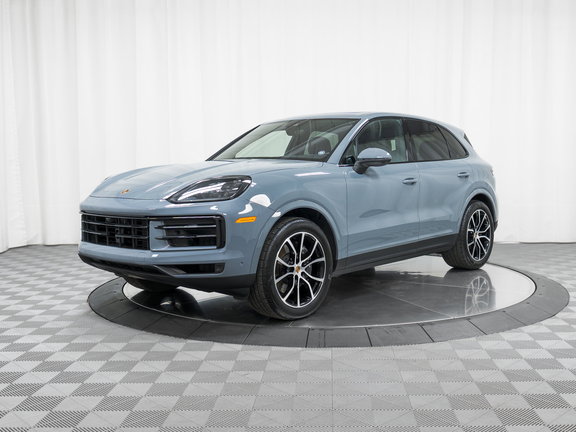 Certified 2025 Porsche Cayenne image 1
