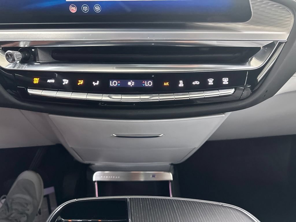 Certified 2024 Cadillac Lyriq Luxury AWD/4WD image 41