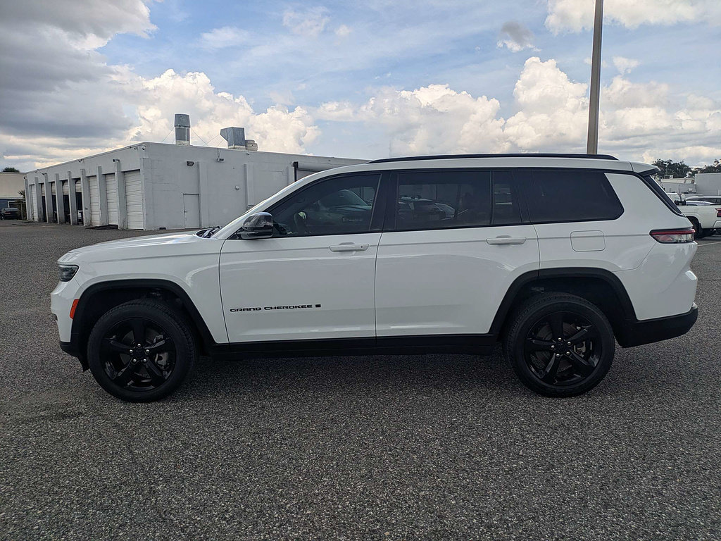 Used 2024 Jeep Grand Cherokee L Limited w/ Black Appearance Package RWD image 6