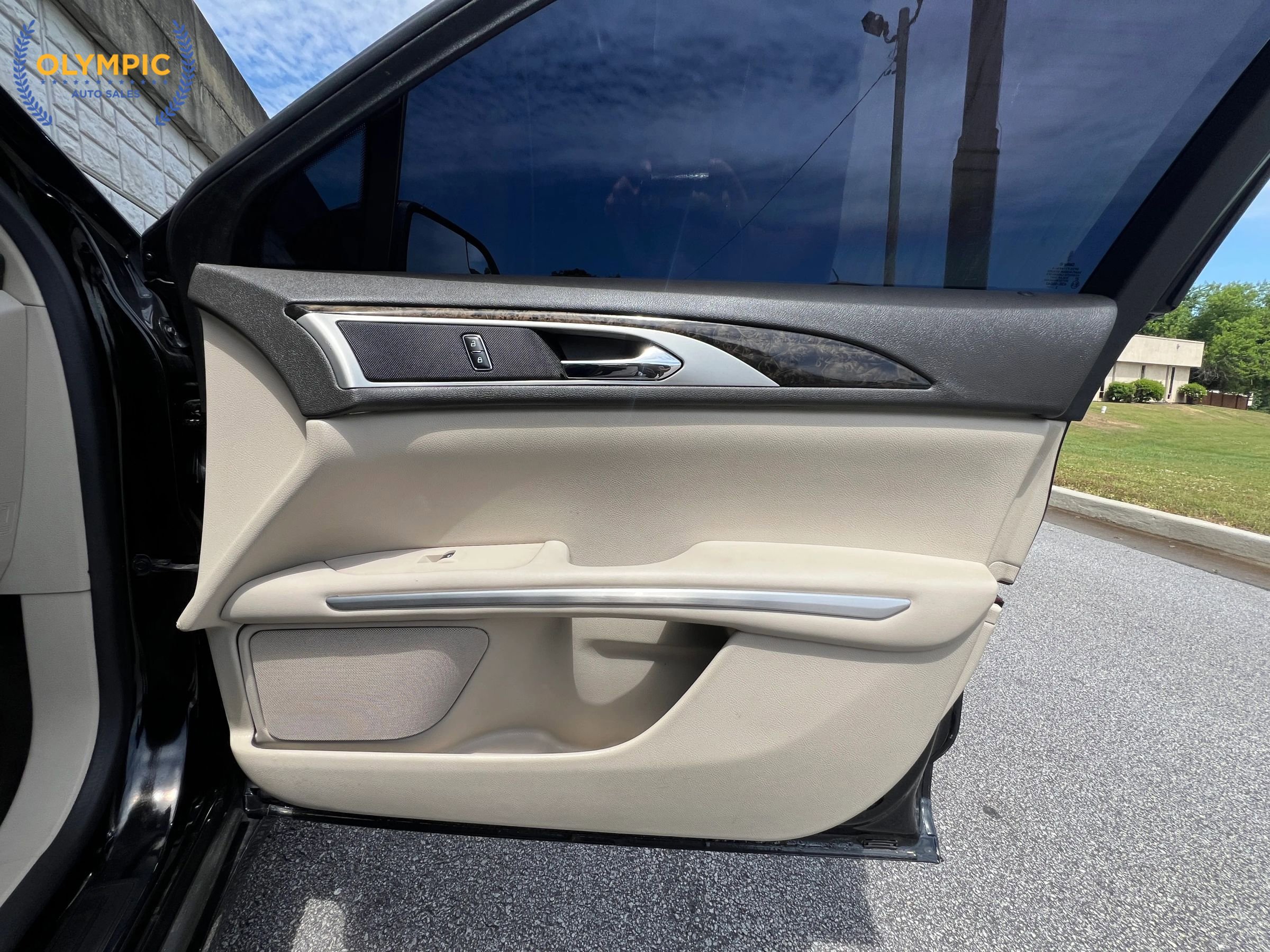 Used 2016 Lincoln MKZ w/ Equipment Group 200A Select FWD image 44