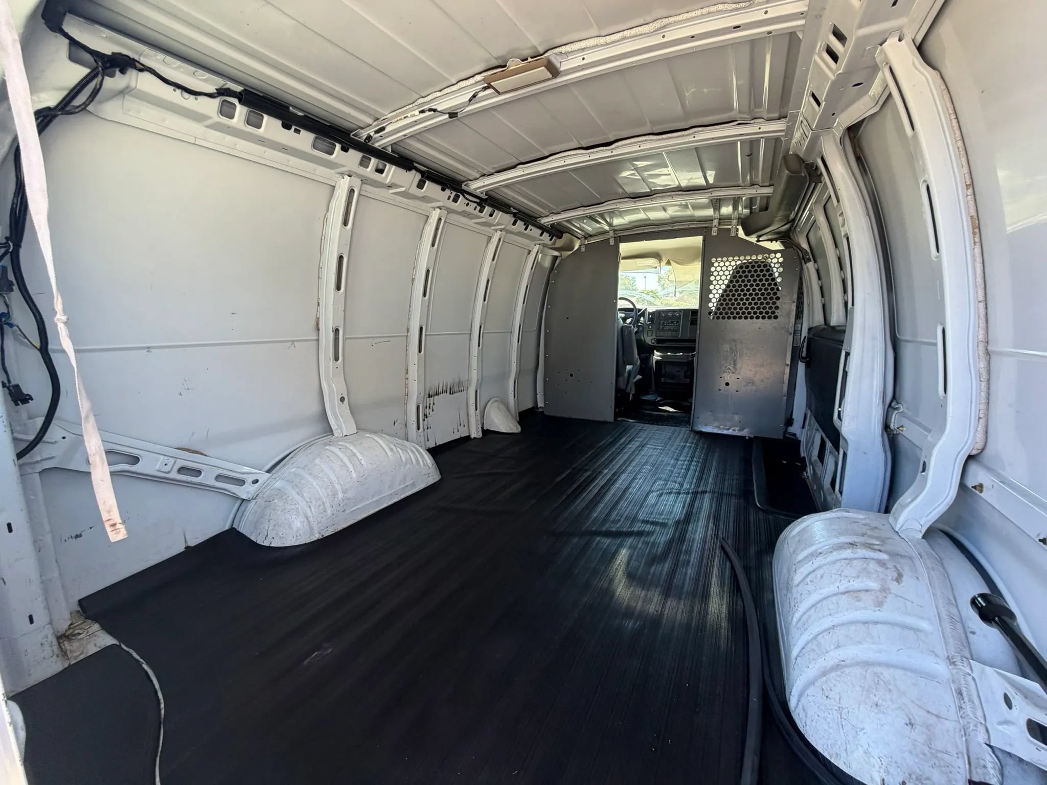 Used 2005 Chevrolet Express 2500 RWD image 8