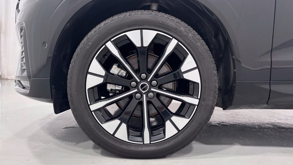 Certified 2026 Volvo XC60 B5 Plus AWD/4WD image 30