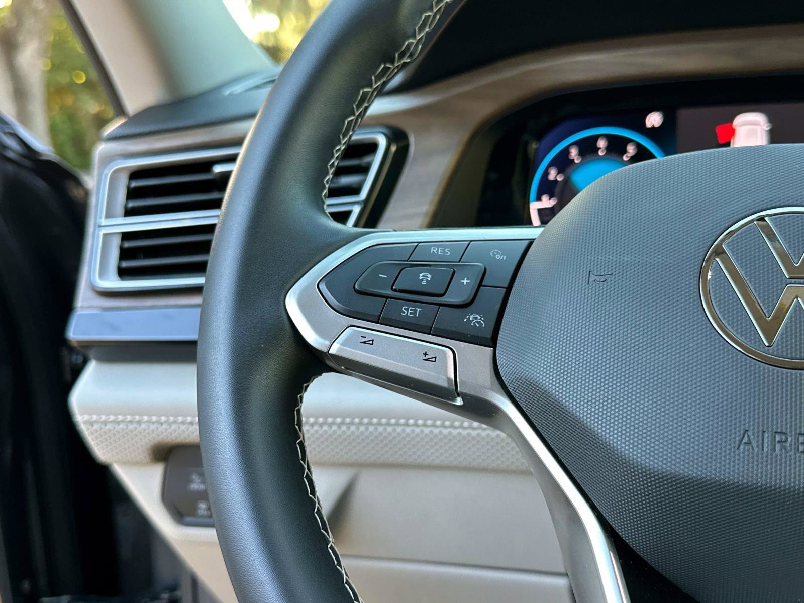 Certified 2025 Volkswagen Atlas SE image 59