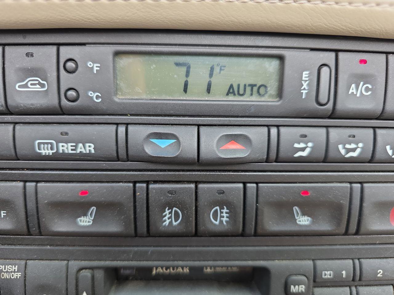 Used 2000 Jaguar XK8 Convertible RWD image 25