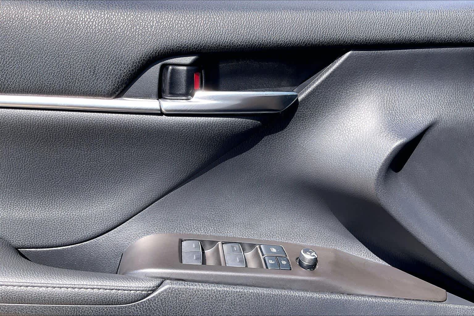 Used 2021 Toyota Camry XSE FWD image 34