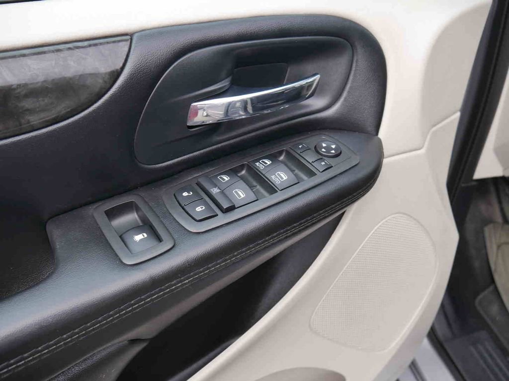 Used 2015 Dodge Grand Caravan SXT image 22