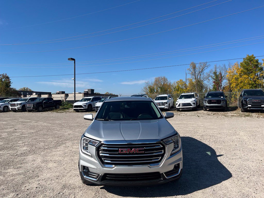 Used 2022 GMC Terrain SLT w/ LPO, Floor Liner Package AWD/4WD image 3