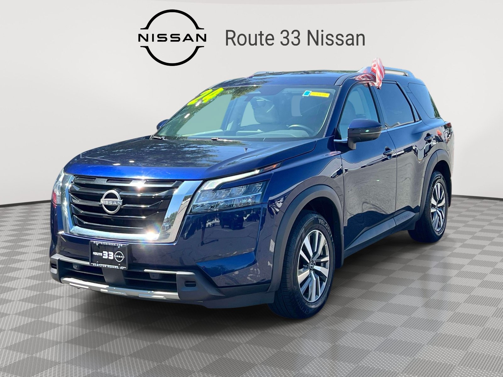 Used 2024 Nissan Pathfinder SL AWD/4WD image 2
