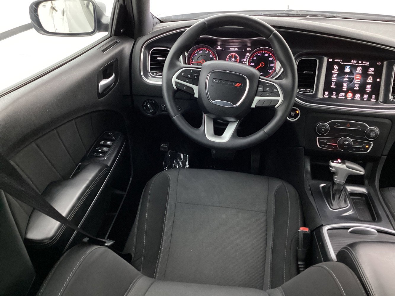 Used 2015 Dodge Charger SXT RWD image 30