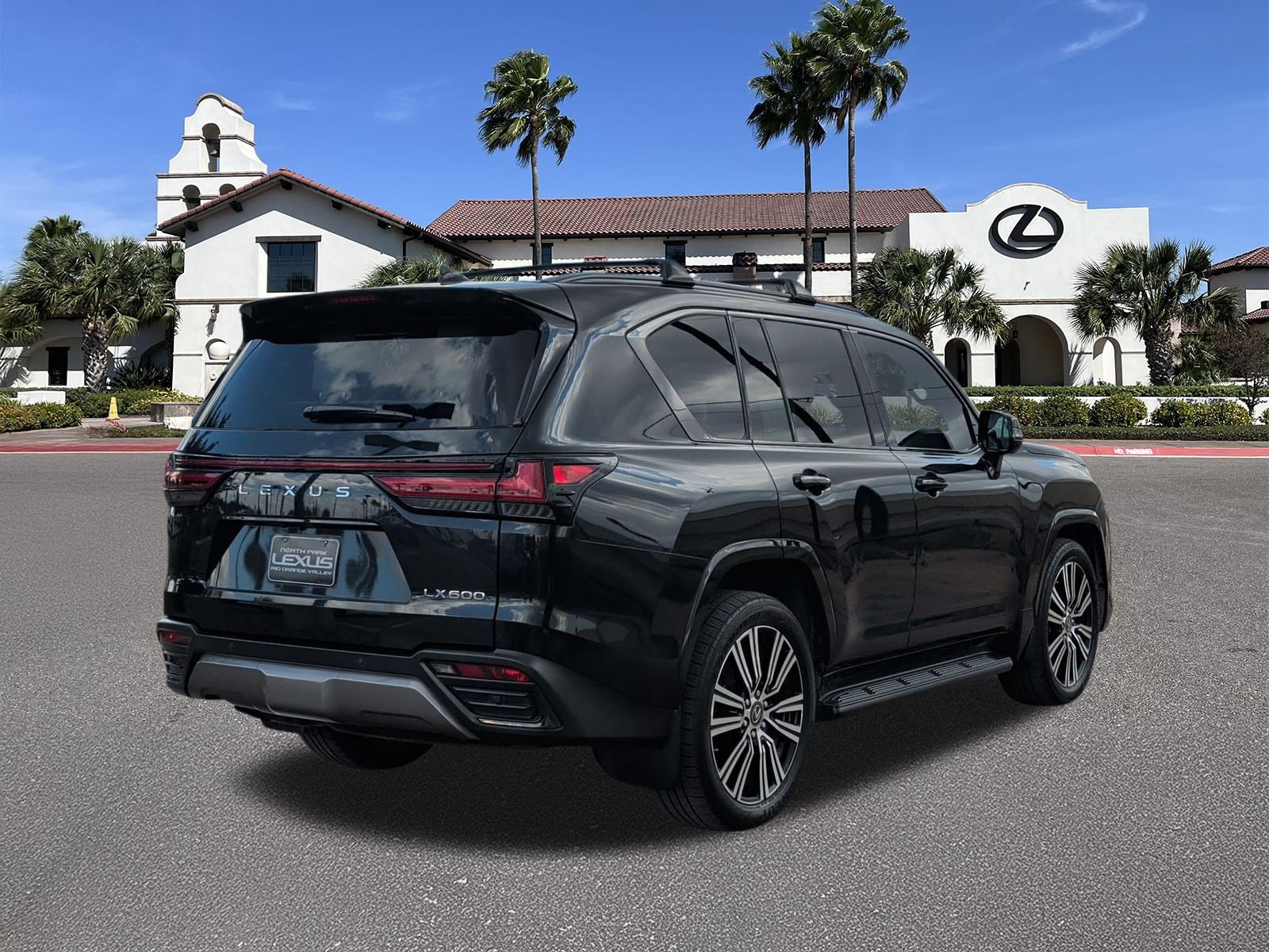 Used 2022 Lexus LX 600 4WD w/ Appearance Package image 2