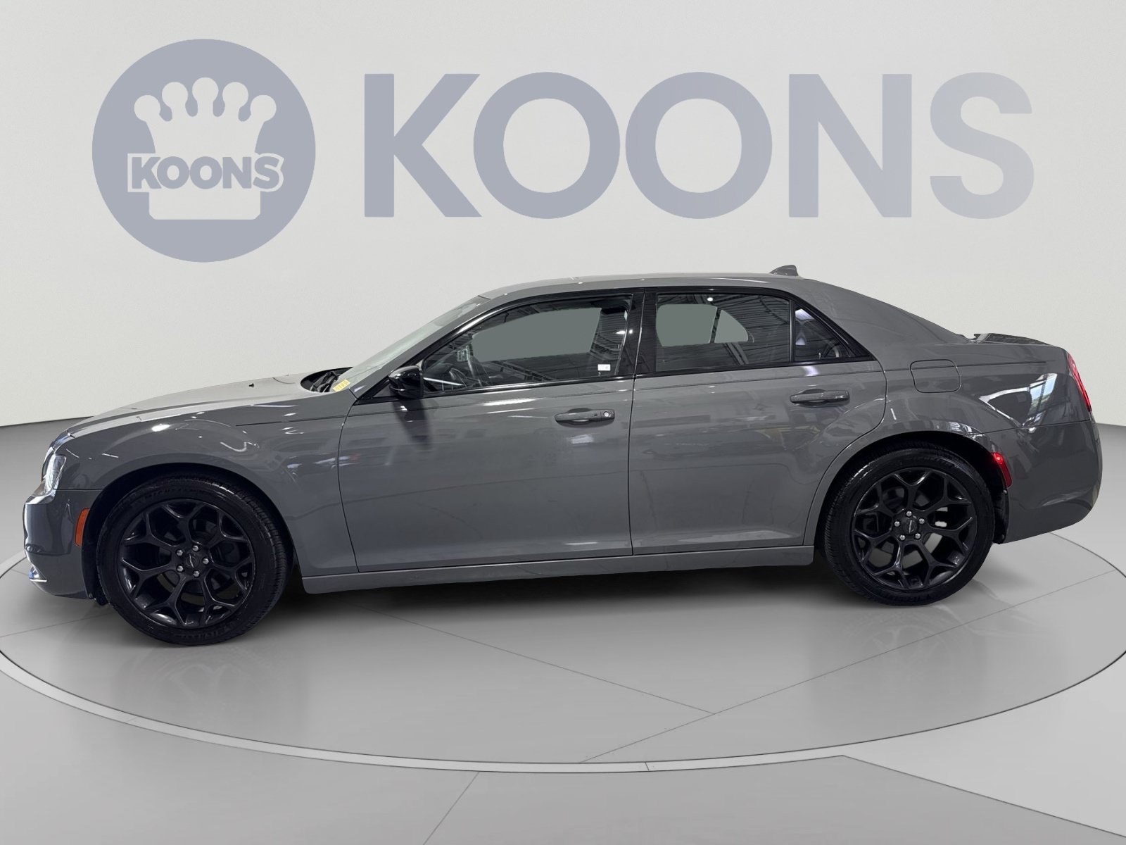 Used 2019 Chrysler 300 Touring w/ Sport Appearance Package RWD image 7