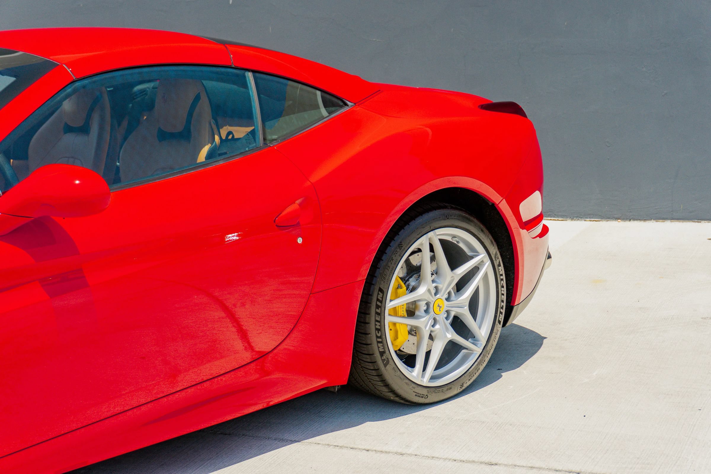 Used 2016 Ferrari California T RWD image 20