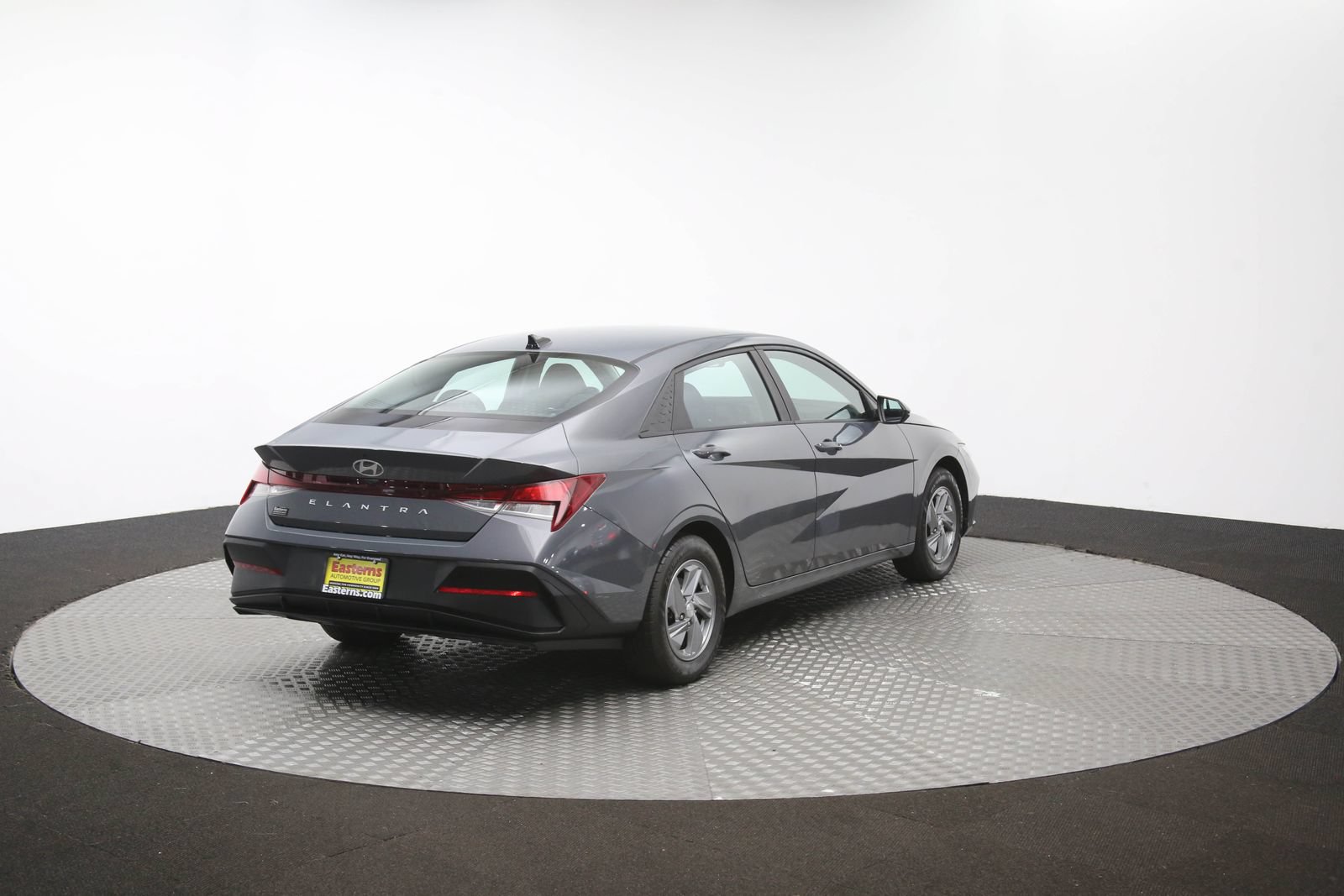 Used 2024 Hyundai Elantra SE FWD image 38