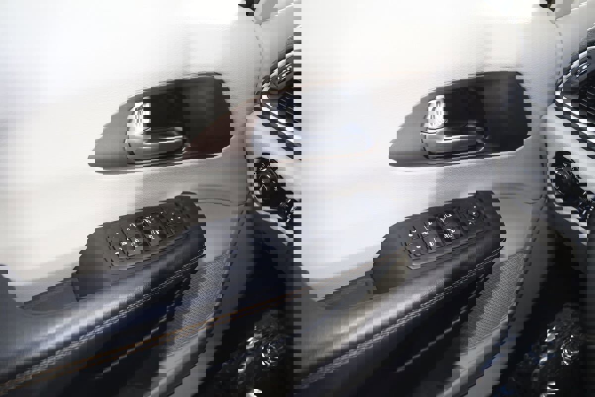 Used 2017 Chrysler Pacifica Touring-L image 29