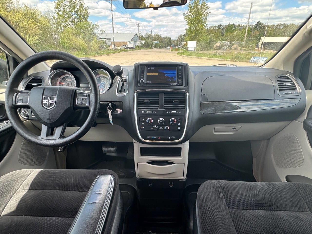 Used 2018 Dodge Grand Caravan SE FWD image 19