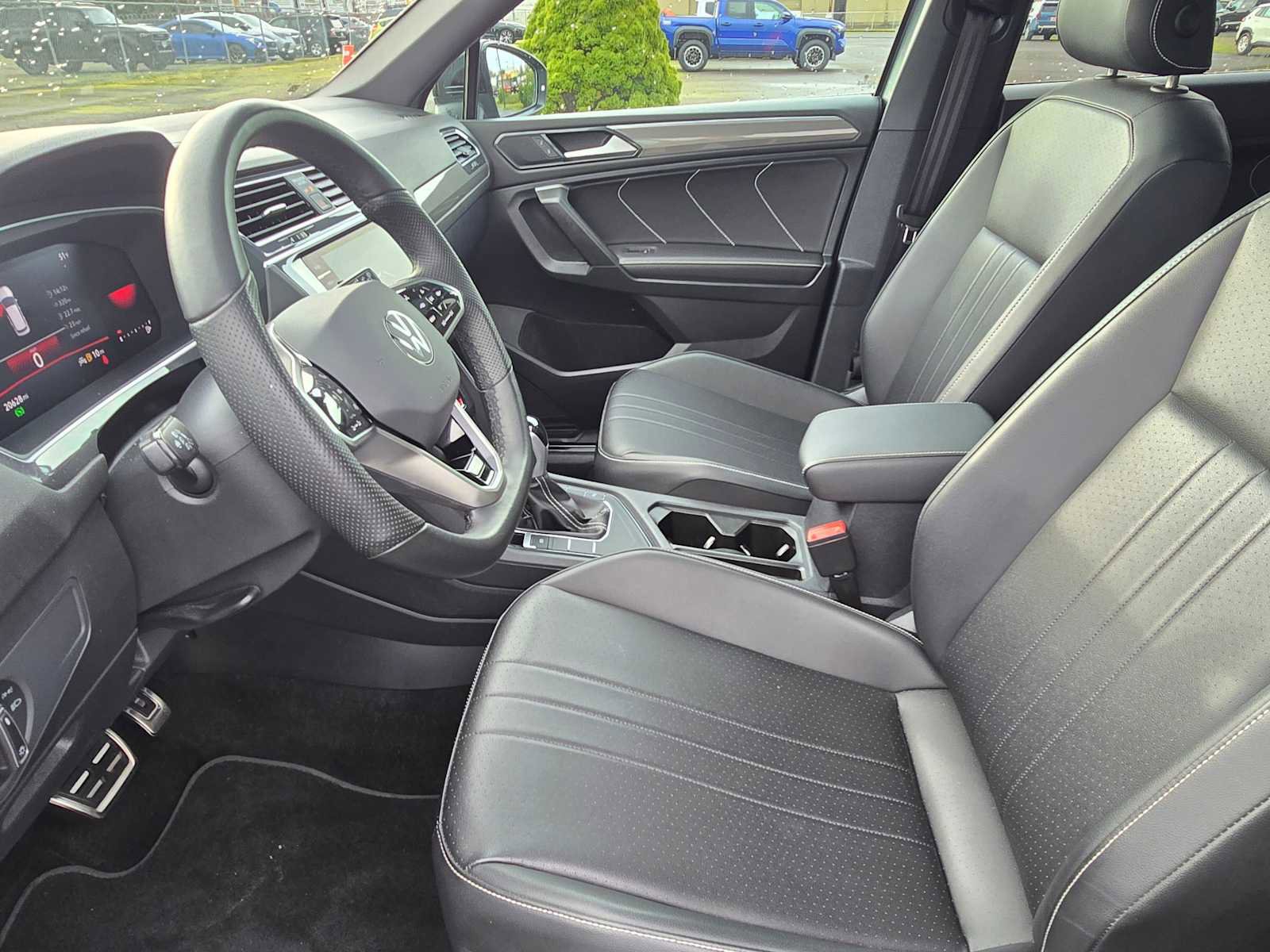 Used 2023 Volkswagen Tiguan SE R-Line image 23