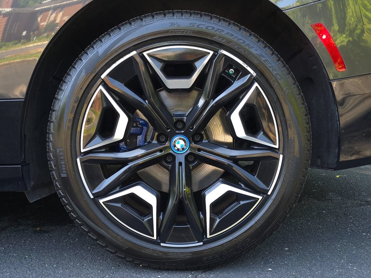 Used 2024 BMW iX xDrive50 w/ Premium Package AWD/4WD image 64