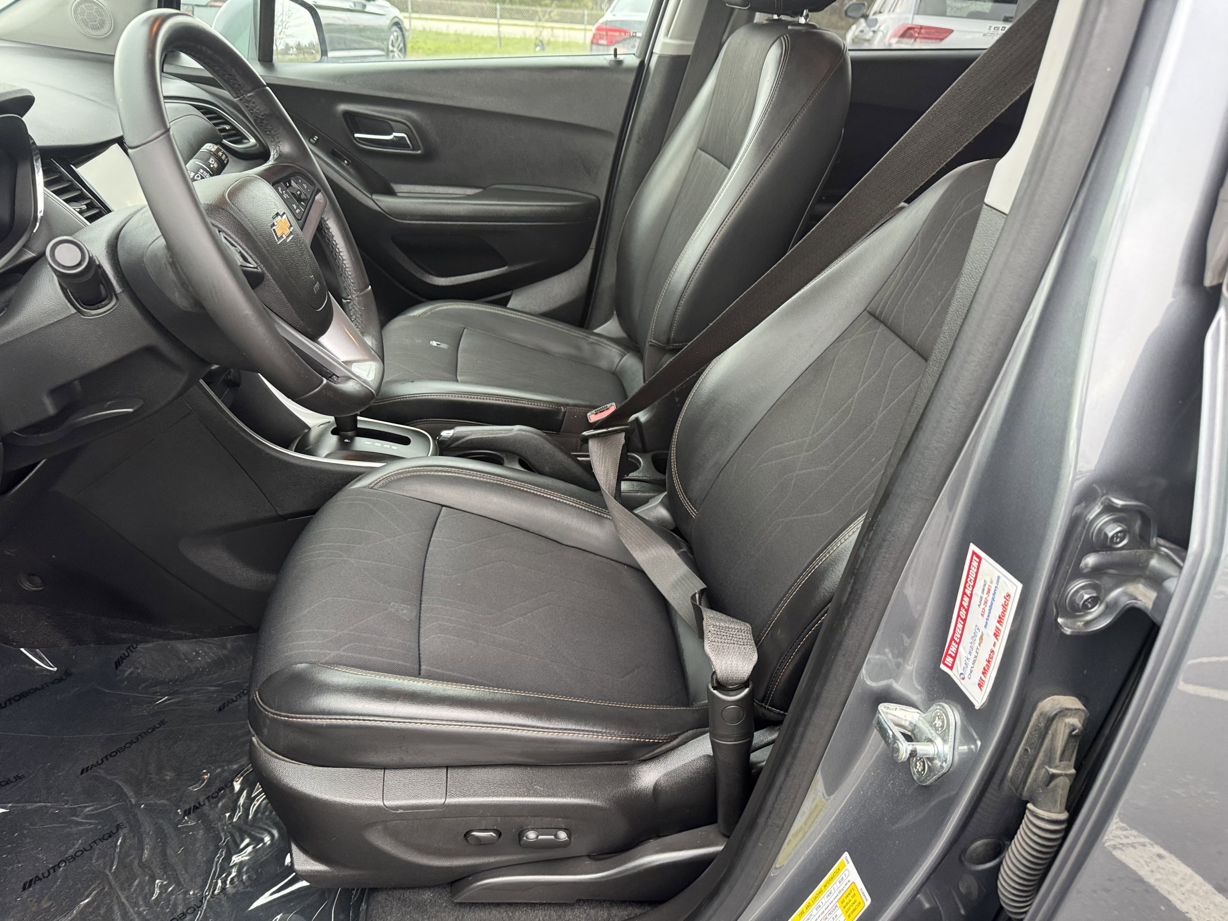 Used 2019 Chevrolet Trax LT w/ LT Convenience Package image 22