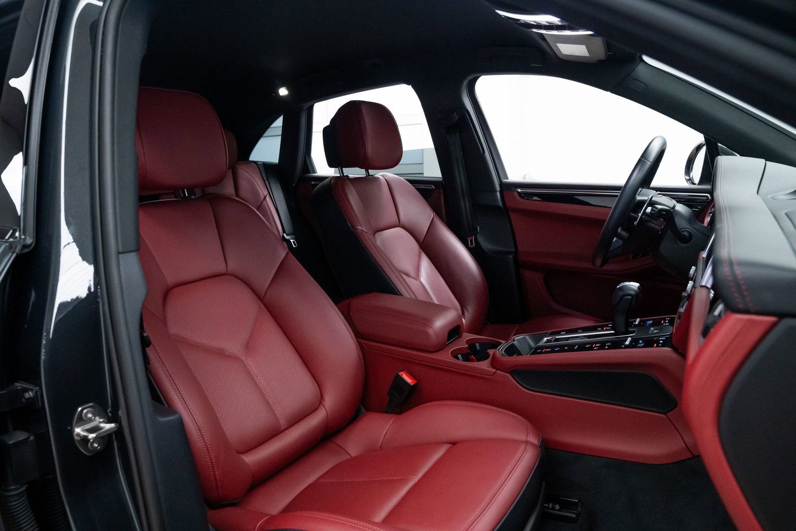 Used 2024 Porsche Macan S AWD/4WD image 24