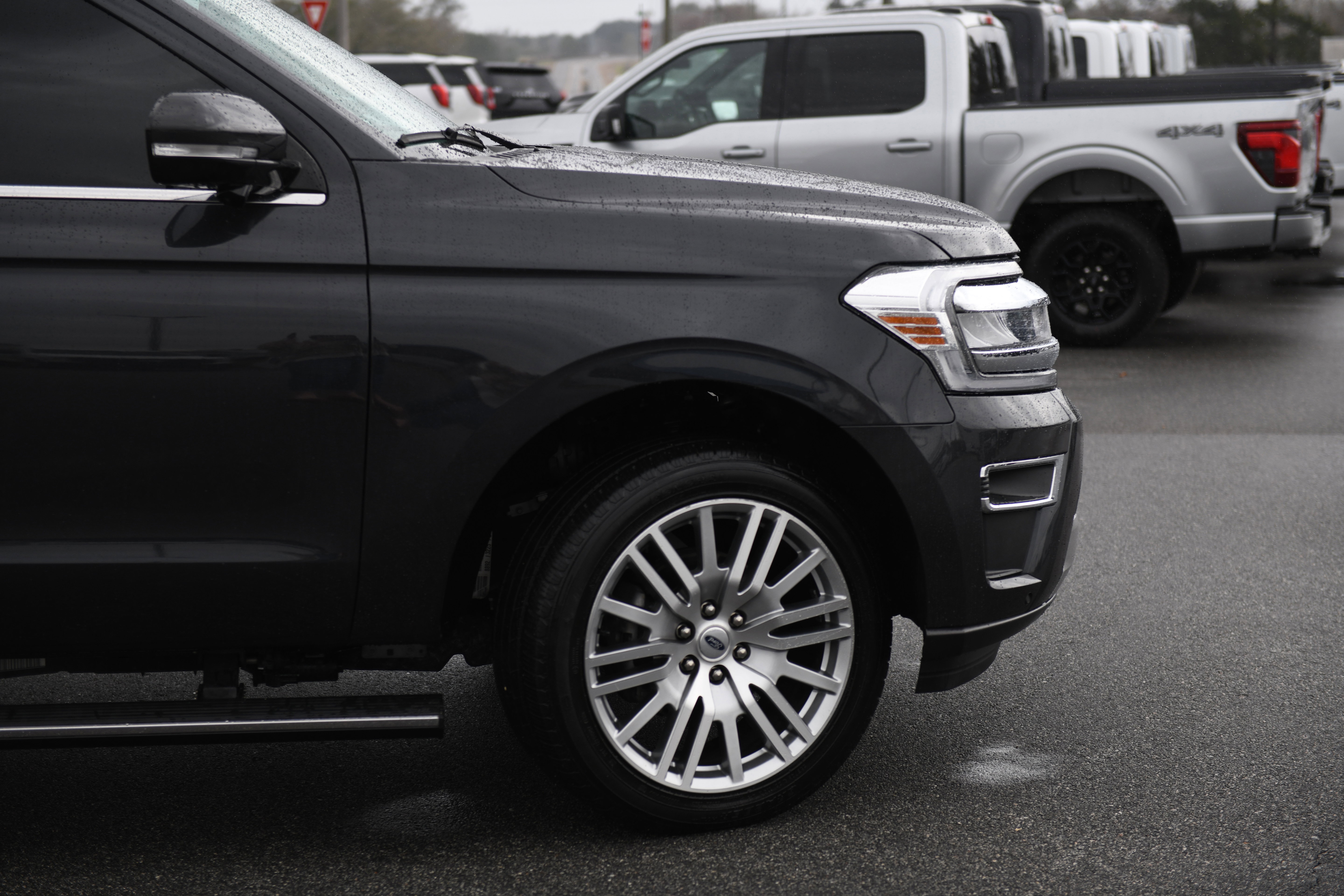 Used 2024 Ford Expedition Max Limited image 3