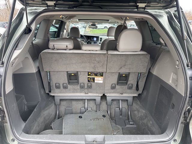 Used 2018 Toyota Sienna XLE w/ XLE Navigation Package image 31