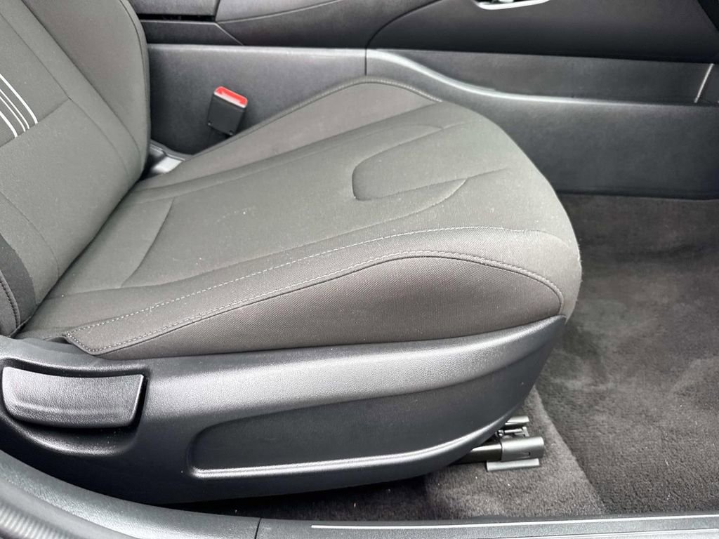 Used 2025 Hyundai Elantra SEL FWD image 12