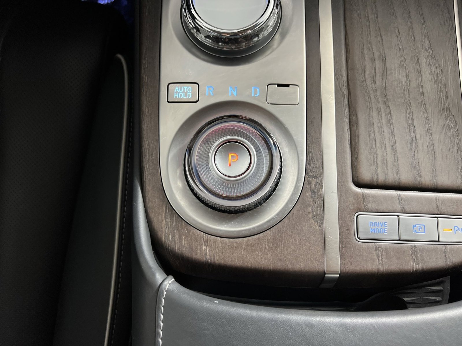 Used 2023 Genesis G80 image 22