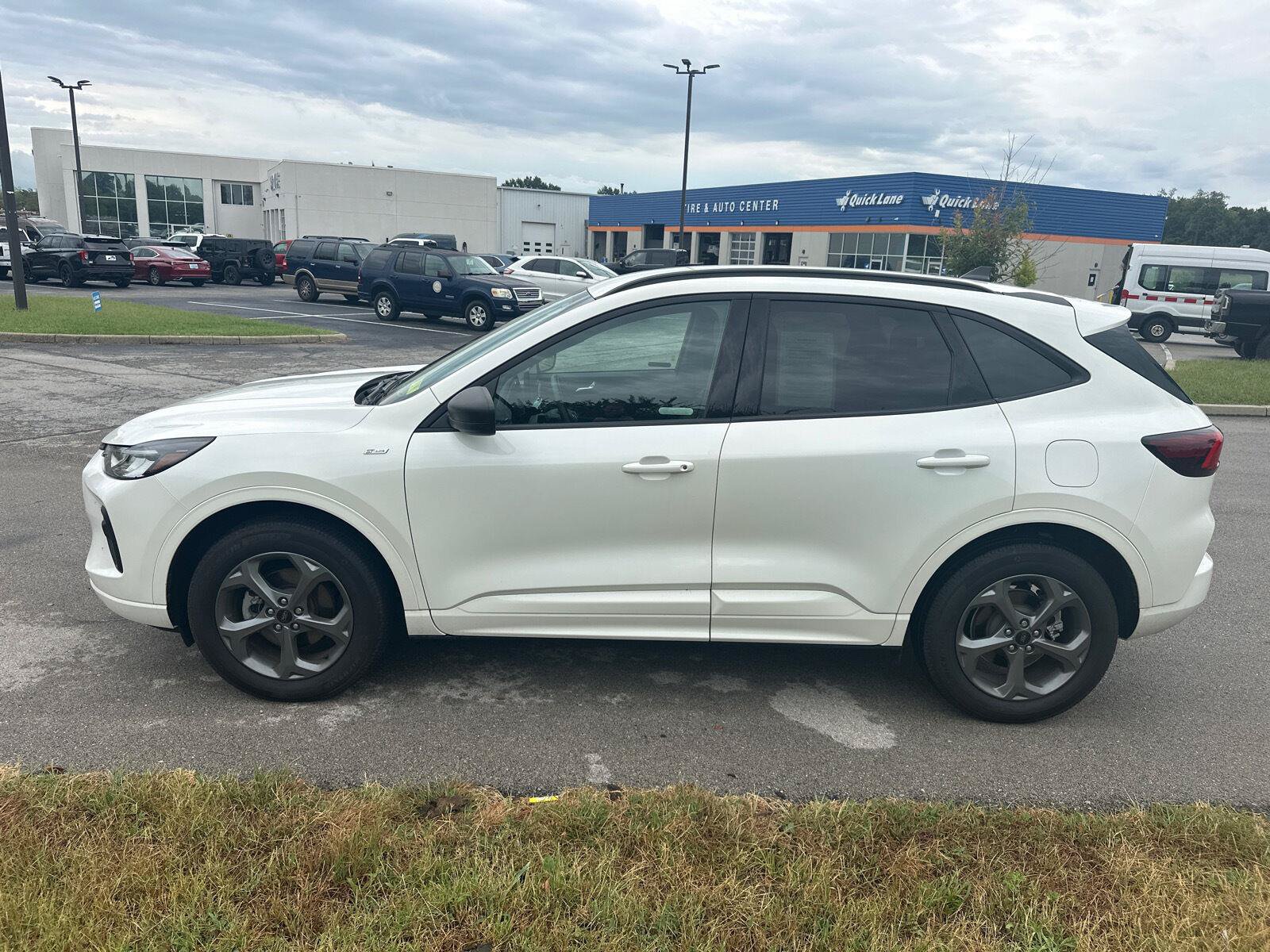 Used 2024 Ford Escape ST-Line w/ Tech Pack #1 AWD/4WD image 8