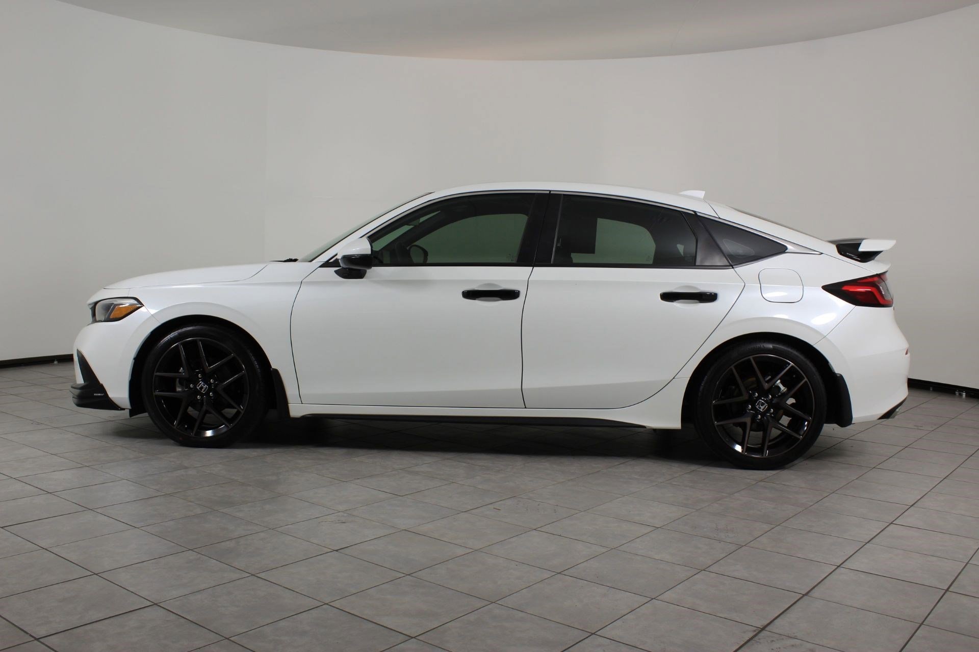 Used 2024 Honda Civic Sport Touring image 2