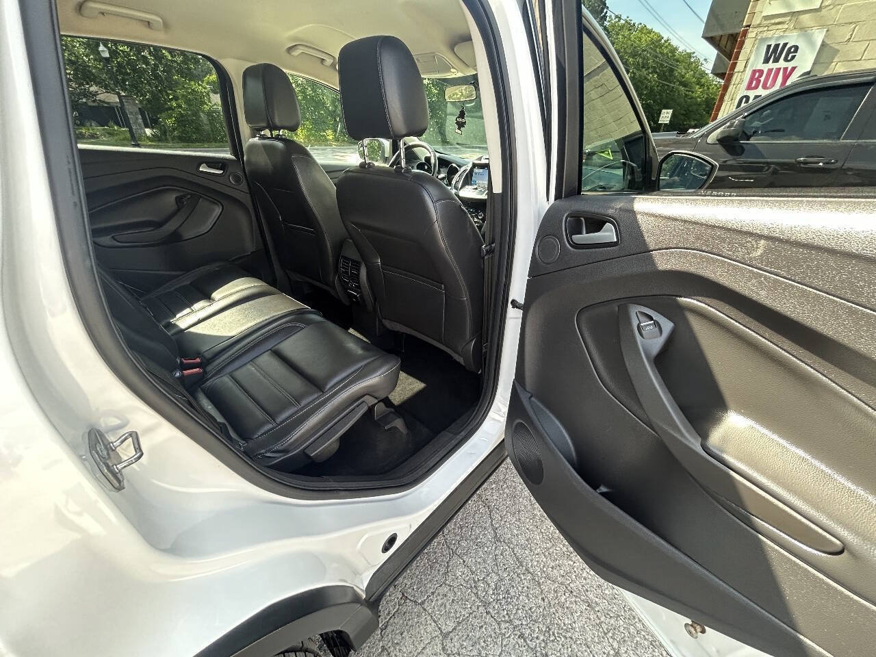 Used 2017 Ford Escape SE w/ Equipment Group 201A FWD image 9