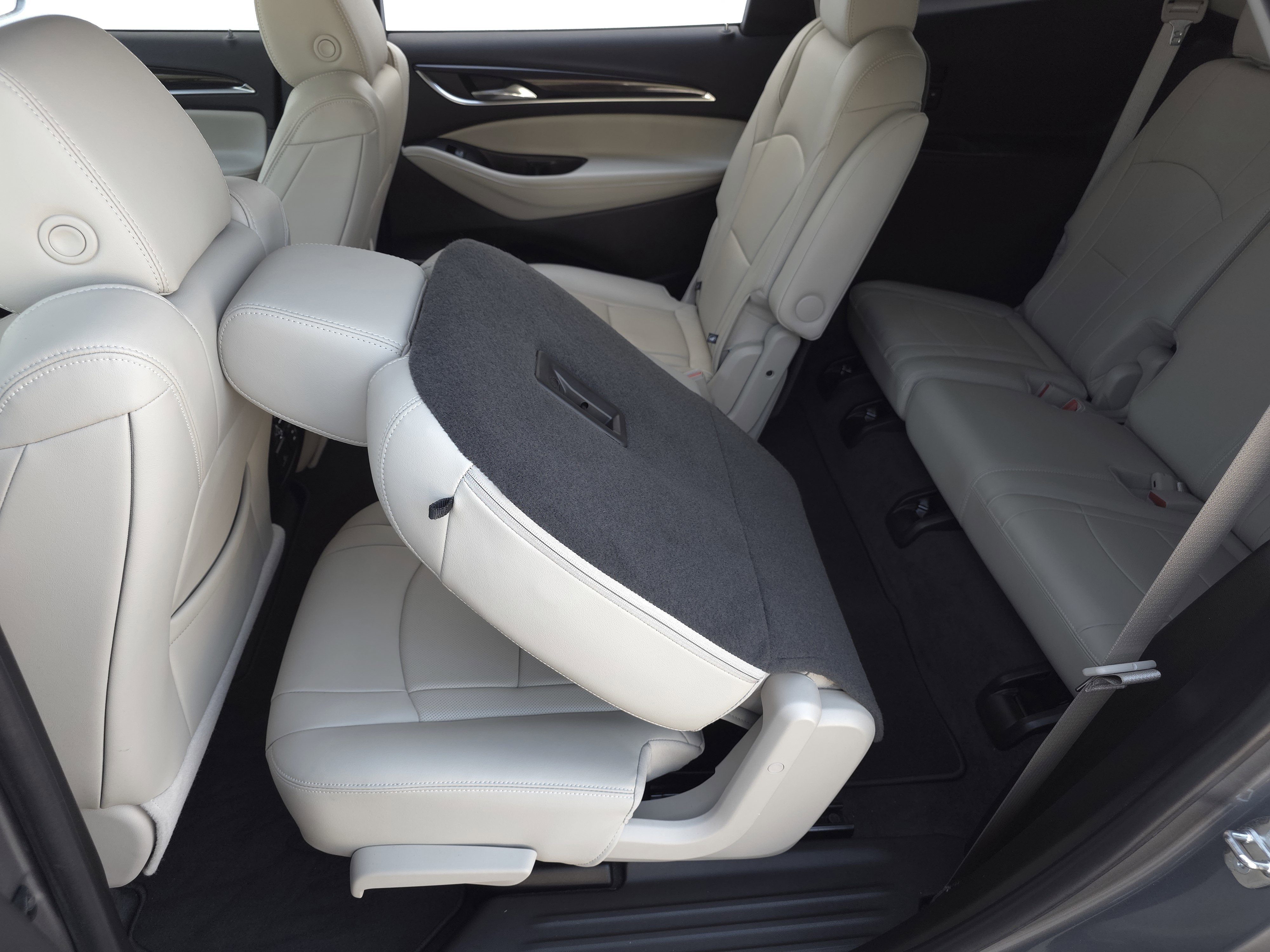 Used 2019 Buick Enclave Essence image 28