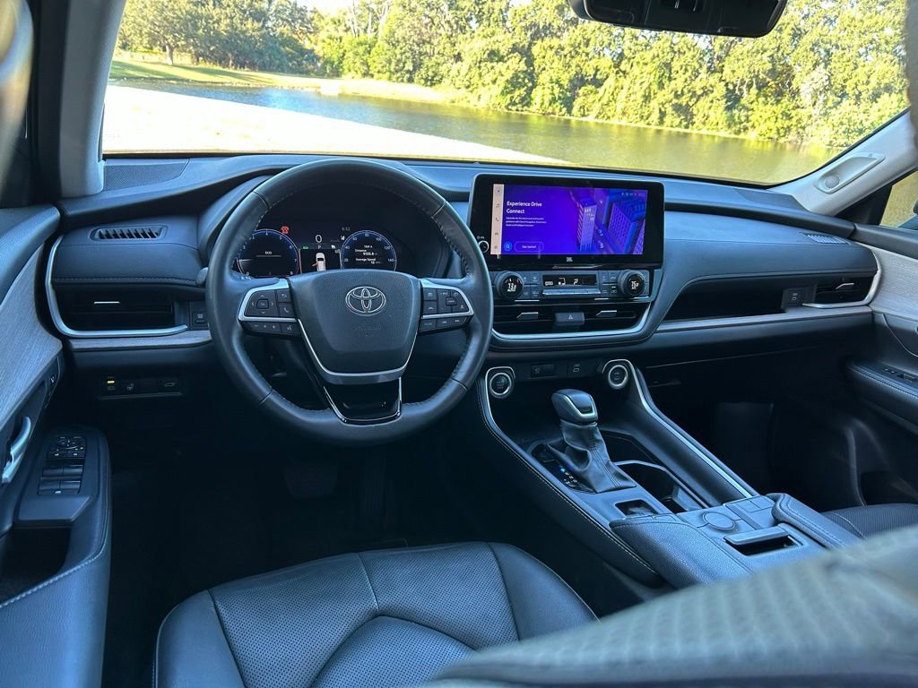 Used 2024 Toyota Grand Highlander Limited image 12