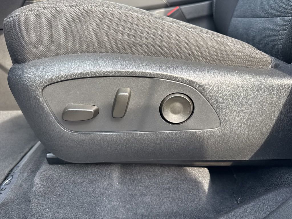 Used 2025 GMC Acadia Elevation FWD image 10