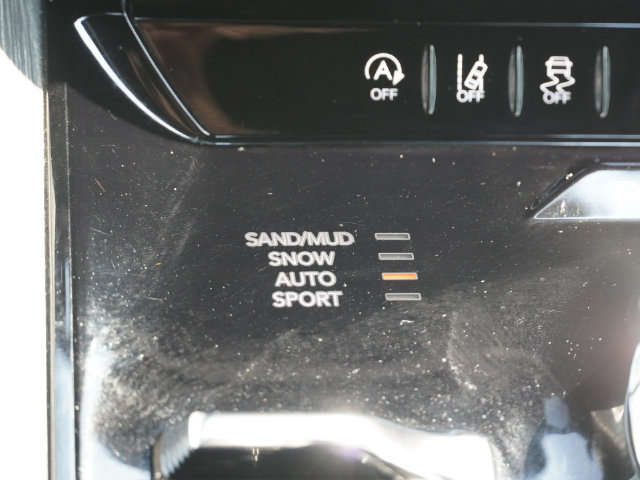 Used 2024 Jeep Wagoneer L Series II w/ Flexible Seating Group AWD/4WD image 44