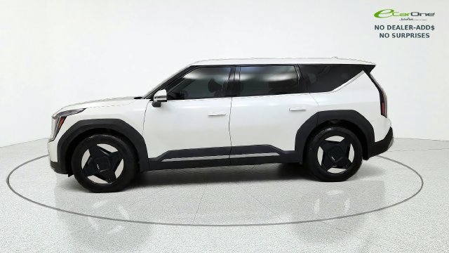 Used 2024 Kia EV9 Light Long Range RWD image 5