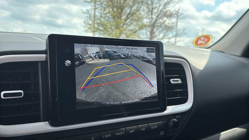 Used 2023 Hyundai Venue Limited image 22