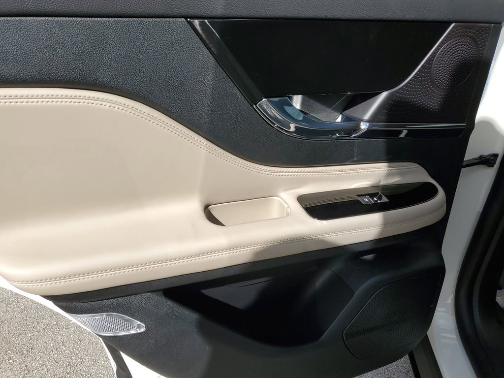 New 2026 Lincoln Corsair Reserve FWD image 9